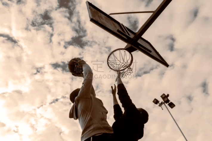 西媒：巴萨前锋罗克将以2550万+500万欧转会帕尔梅拉斯